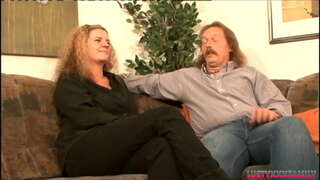 ماں بڑی جگ کے ساتھ حاصل کرنے کے آخر کی طرف سے اس کے بھائی میں قانون دے اس کے ساتھ اس کی بڑی چھاتی پر