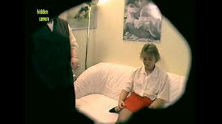 2 λεσβία Milfs παίξτε ένα πρωκτικό παιχνίδι! Amateurcommunity.xxx