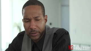 Ebony Leasiníon Ba Mhaith Le Daidí Le Caitheamh Cuid Cosúil A Mhuire