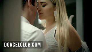 Intohimoinen seksiä upea vaimo Mia Malkova