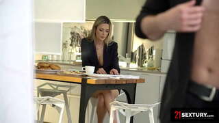 Rumænske Babe Elsker En God Assfucking At Starte Sin Dag