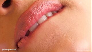 Lena devine ea însăși în afara de masturbare cu degetele și vibrator la Da-Mi Roz Lena devine ea însăși în afara de masturbare cu degetele și vibrator la Da-Mi Roz